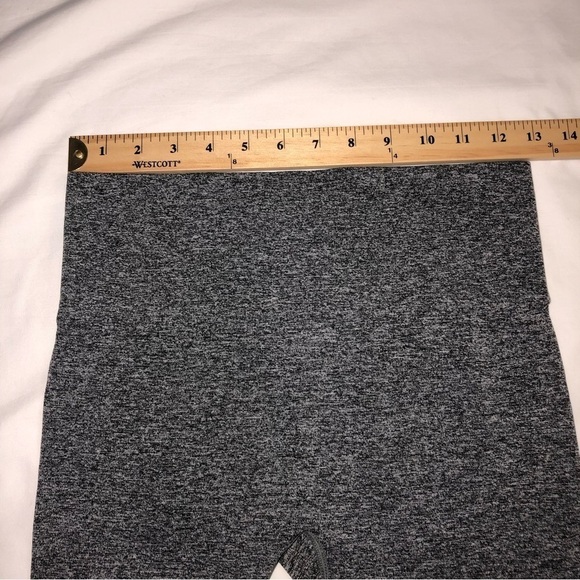 Seamless Compression Leggings Size Medium Heathered Dark Gray or Black Yoga - Picture 4 of 5